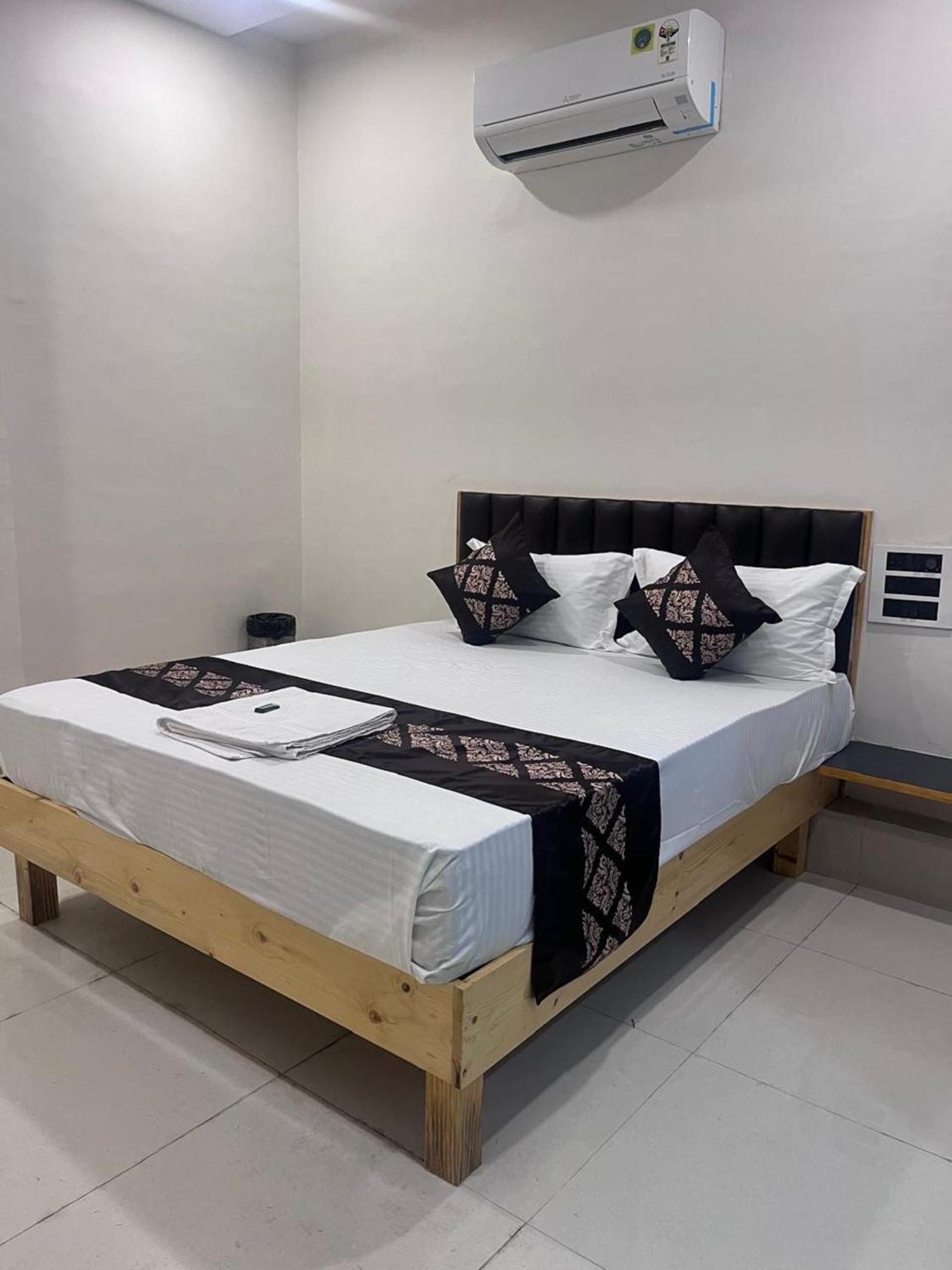 Hotel Hampton Vyara Kültér fotó